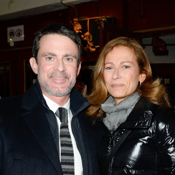 Manuel Valls et sa femme Anne Gravoin - People assistent à la représentation de la pièce "Les Fantômes de la rue Papillon" au théâtre du Gymnase Marie-Bell à Paris le 22 janvier 2018. © Coadic Guirec/Bestimage