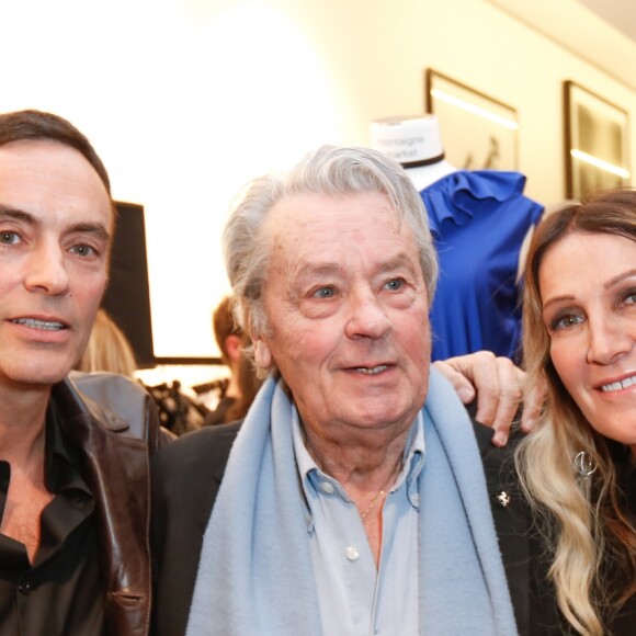 Exclusif - Anthony Delon avec son père Alain Delon et Liliane Jossua (directrice du Montaigne Market) - Lancement de la marque de vêtements de cuir "Anthony Delon 1985" chez Montaigne Market à Paris. Le 7 mars 2017 © Philippe Doignon / Bestimage