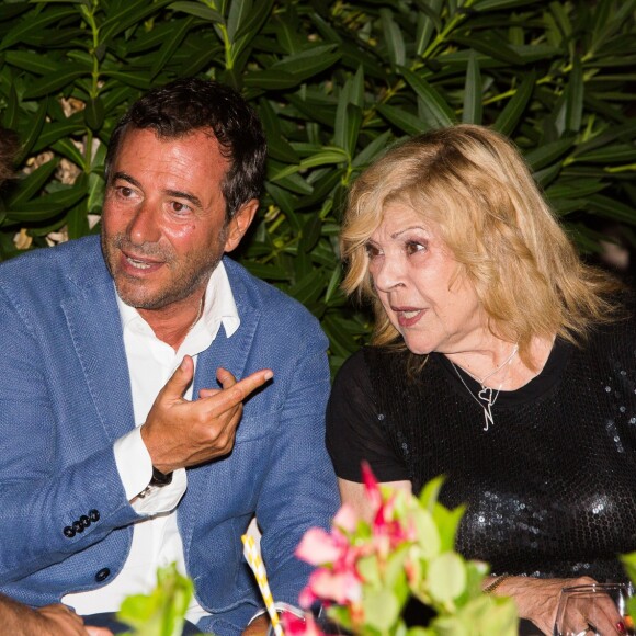 Bernard Montiel et Nicoletta assistent à la soirée des 50 ans de l'hôtel le Mas de Bellevue à Saint-Tropez, Côte d'Azur, France, le 8 août 2019. © Jack Tribeca/Bestimage