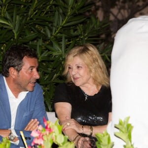 Bernard Montiel et Nicoletta assistent à la soirée des 50 ans de l'hôtel le Mas de Bellevue à Saint-Tropez, Côte d'Azur, France, le 8 août 2019. © Jack Tribeca/Bestimage