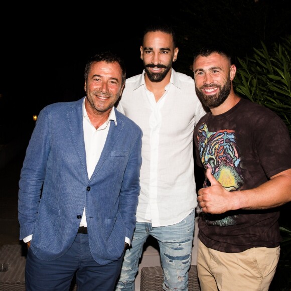 Bernard Montiel, Adil Rami et Yohan Lidon (kickboxeur) assistent à la soirée des 50 ans de l'hôtel le Mas de Bellevue à Saint-Tropez, Côte d'Azur, France, le 8 août 2019. © Jack Tribeca/Bestimage