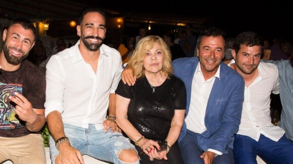 Adil Rami et Nicoletta : Duo improbable d'une soirée Gipsy à Saint-Tropez