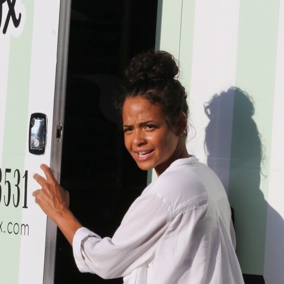 Christina Milian, enceinte, travaille dans son food-truck 'Beignet Box Truck' à Studio City, le 9 août 2019.