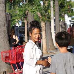 Christina Milian, enceinte, travaille dans son food-truck 'Beignet Box Truck' à Studio City, le 9 août 2019.