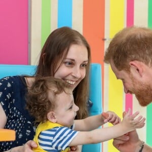 Le prince Harry, duc de Sussex, lors d'une visite à l'hôpital pour enfants de Sheffield le 25 juillet 2019 à Sheffield, en Angleterre le 25 juillet 2019.