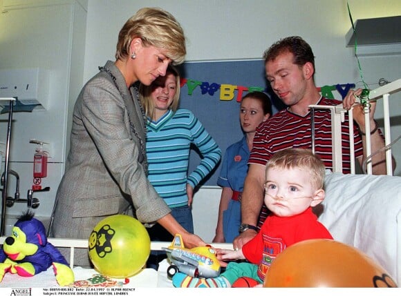 Lady Diana à l'hôpital St Mary de Londres en 1997.