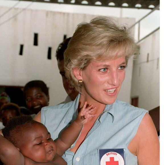 Lady Diana en Angola en 1997.