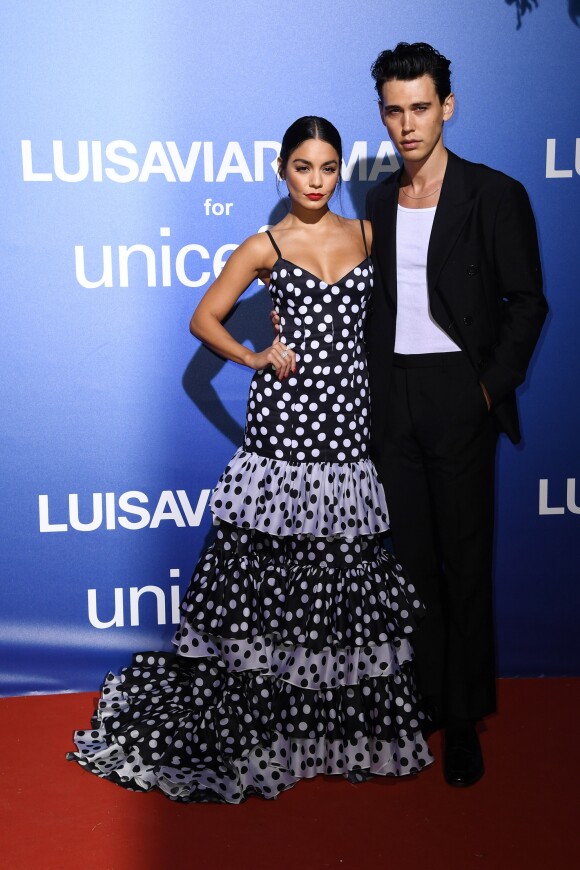 Vanessa Hudgens et son compagnon Austin Butler assistent au gala d'été Unicef x Luisaviaroma à Porto Cervo en Italie, le 9 août 2019.