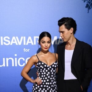 Vanessa Hudgens et son compagnon Austin Butler assistent au gala d'été Unicef x Luisaviaroma à Porto Cervo en Italie, le 9 août 2019.