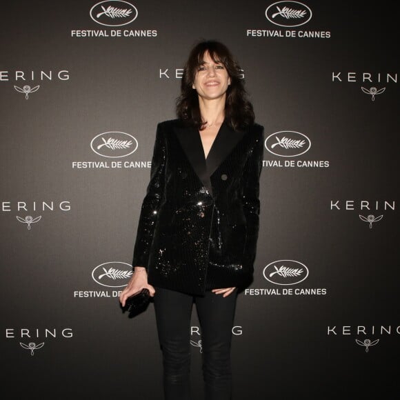 Charlotte Gainsbourg - Photocall de la soirée Kering "Women In Motion Awards", Place de la Castre, lors du 72ème Festival International du Film de Cannes. Le 19 mai 2019 © Denis Guignebourg / Bestimage