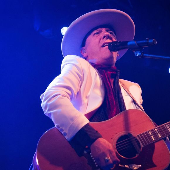 Kiefer Sutherland et son groupe en concert à Londres le 21 juin 2018