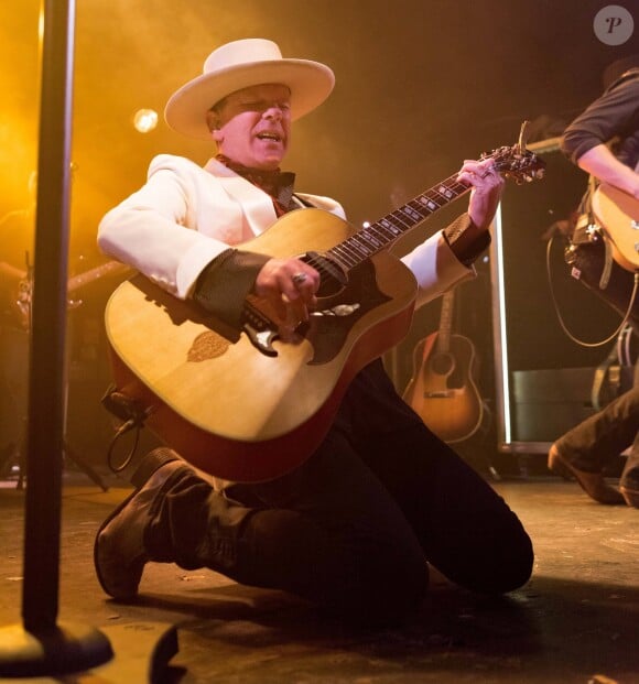 Kiefer Sutherland et son groupe en concert à Londres le 21 juin 2018
