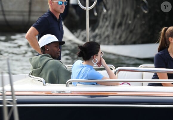 Kylie Jenner, son compagnon Travis Scott en vacances à Monaco, le 16 août 2019. Kylie et Travis essaient de se cacher des photographes.