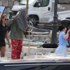 Kylie Jenner, son compagnon Travis Scott en vacances à Monaco, le 16 août 2019. Kylie et Travis essaient de se cacher des photographes.