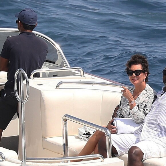 Kris Jenner et son compagnon Corey Gamble en vacances à Monaco, le 16 août 2019.