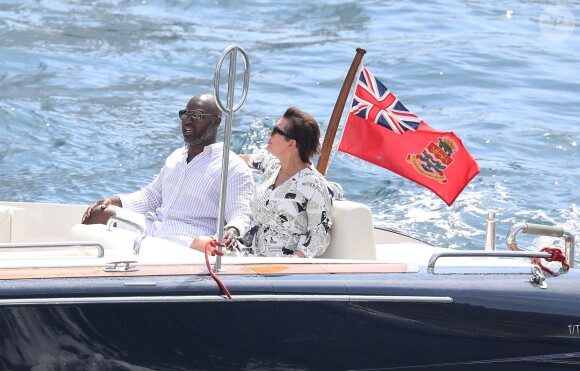 Kris Jenner et son compagnon Corey Gamble en vacances à Monaco, le 16 août 2019.
