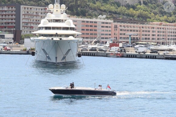 Kris Jenner et son compagnon Corey Gamble en vacances à Monaco, le 16 août 2019.