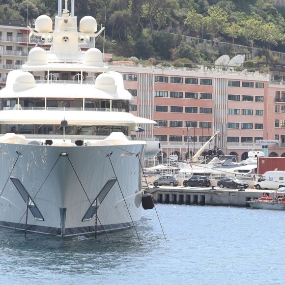 Kris Jenner et son compagnon Corey Gamble en vacances à Monaco, le 16 août 2019.