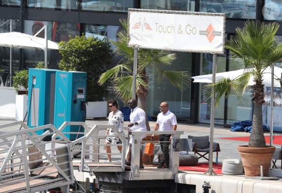 Kris Jenner et son compagnon Corey Gamble en vacances à Monaco, le 16 août 2019.