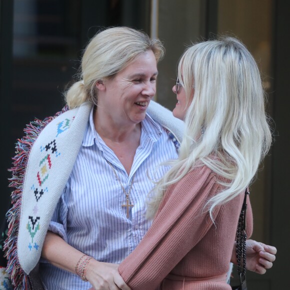 Laeticia Hallyday, Sébastien Farran, Isabelle Camus ont déjeuné ensemble au restaurant Joia de Hélène Darroze à Paris. Le 8 octobre 2018.