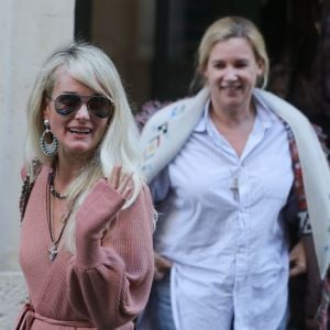 Laeticia Hallyday, Sébastien Farran, Isabelle Camus ont déjeuné ensemble au restaurant Joia de Hélène Darroze à Paris. Le 8 octobre 2018.