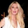 Tara Reid laisse entrevoir sa culotte à la descente d'une voiture chez Avra à Beverly Hills, le 19 août 2019.