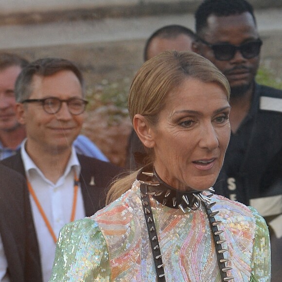 Céline Dion dans les rues de Paris, en plein shooting pour CR, le 30 juin 2019.