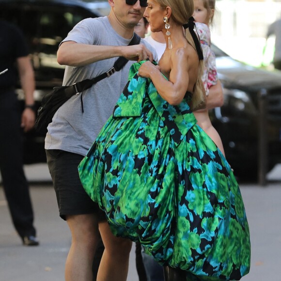 Céline Dion dans les rues de Paris, en plein shooting pour CR, le 30 juin 2019.