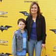 Mary Lynn Rajskub et son fils Valentine Anthony Rolph à la première de ''The LEGO Batman Movie' au théâtre Regency Village à Westwood, le 4 février 2017