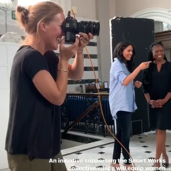 Meghan Markle joue les stylistes pour l'association Smart Works. Les coulisses de sa collection capsule de bienfaisance dévoilés sur Instagram, le 22 août 2019.