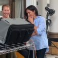 Meghan Markle joue les stylistes pour l'association Smart Works. Les coulisses de sa collection capsule de bienfaisance dévoilés sur Instagram, le 22 août 2019.