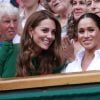 La duchesse Catherine de Cambridge et la duchesse Meghan de Sussex à Wimbledon le 13 juillet 2019.