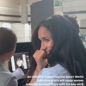 Meghan Markle joue les stylistes pour l'association Smart Works. Les coulisses de sa collection capsule de bienfaisance dévoilés sur Instagram, le 22 août 2019.