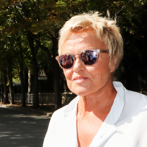 Muriel Robin arrive à l'enregistrement de l'émission "Vivement Dimanche Prochain" au studio Gabriel à Paris, France, le 21 août 2019.