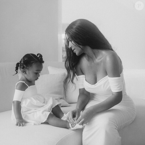 Kim Kardashian et ses enfants sur Instagram.