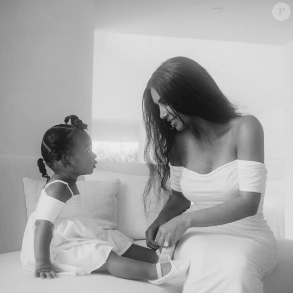 Kim Kardashian et ses enfants sur Instagram.