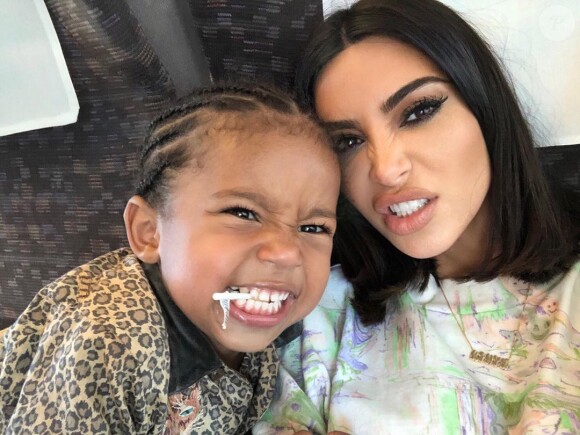 Kim Kardashian et Saint sur Instagram.