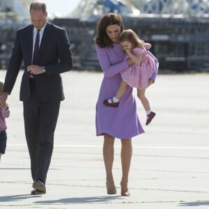 Le prince William, duc de Cambridge, Catherine Kate Middleton, duchesse de Cambridge et leurs enfants le prince George de Cambridge et la princesse Charlotte de Cambridge lors de leur départ à l'aéroport de Hambourg, le 21 juillet 2017, après leur visite officielle en Allemagne.