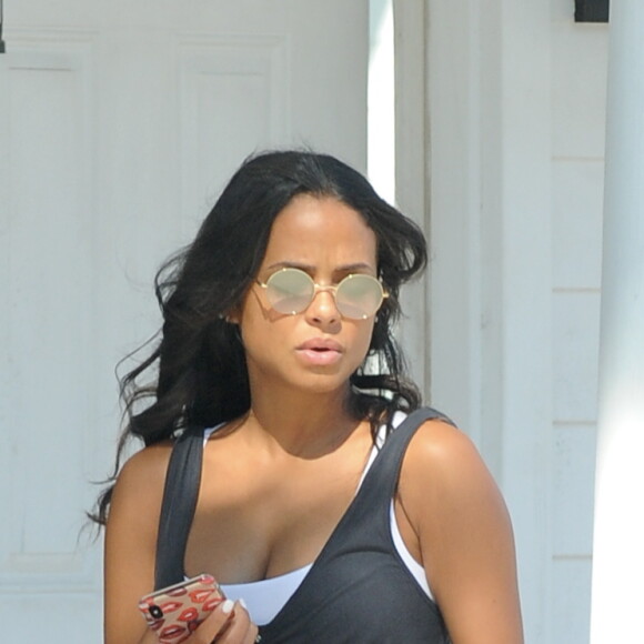 Exclusif - Christina Milian, enceinte, à la sortie du salon de coiffure "Drybar" à Los Angeles, le 22 août 2019.