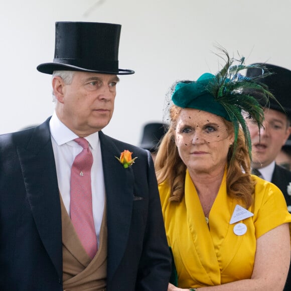 Le prince Andrew, duc d'York, et son ex-femme Sarah Ferguson lors des courses à Ascot le 21 juin 2019.