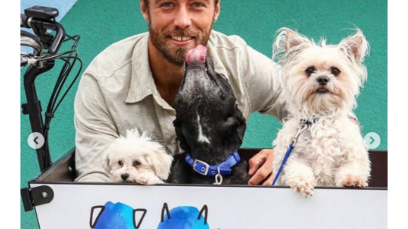 James Middleton : Bronzé et velu, il surfe avec ses adorables chiens