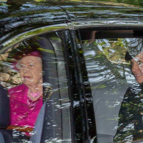 La reine Elizabeth II et la duchesse Catherine de Cambridgese rendant à la messe à Ballater en Ecosse le 25 août 2019.