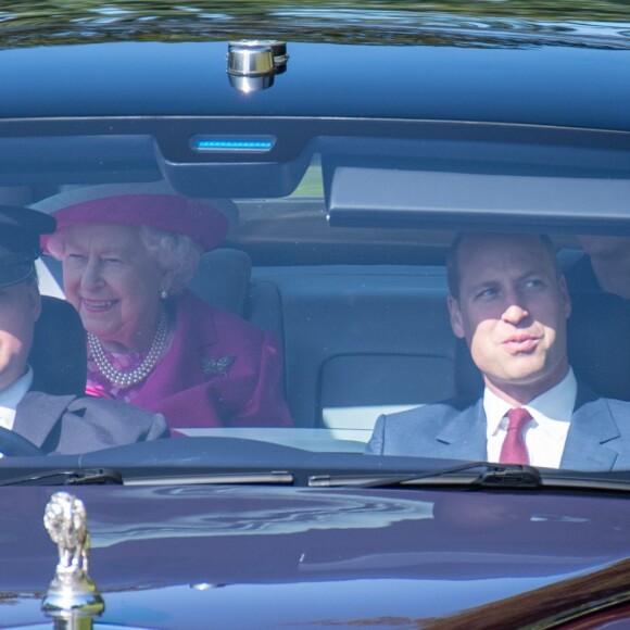 La reine Elizabeth II et la duchesse Catherine de Cambridgese rendant à la messe à Ballater en Ecosse le 25 août 2019.