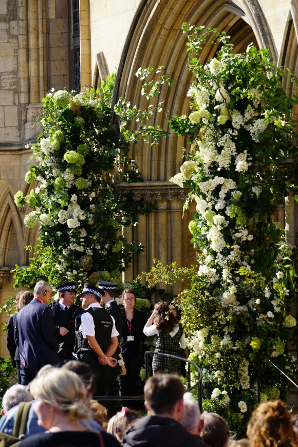 La cathédrale d'York - Les mariés E. Goulding et C. Jopling à la sortie de la cathédrale d'York, le 31 août 2019