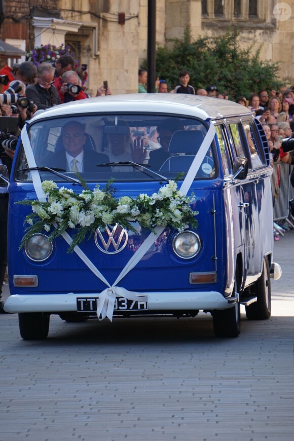 Les mariés Ellie Goulding et Caspar Jopling à la sortie de la cathédrale d'York, le 31 août 2019