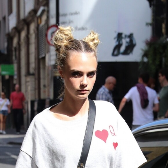 Cara Delevingne rejoint son hôtel à Londres, le 29 août 2019.