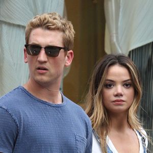 Miles Teller et sa compagne Keleigh Sperry se promènent à Soho. New York, le 5 août 2016. © CPA/Bestimage