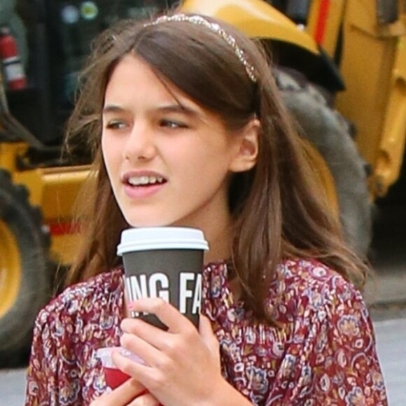 Suri Cruise avec une amie dans les rues de Manhattan. Le 31 août 2019.