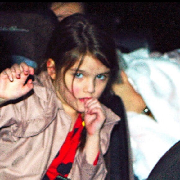 Katie Holmes et sa fille Suri Cruise arrivent à l'aéroport de New York pour une destination inconnue. Le 16 mars 2011.