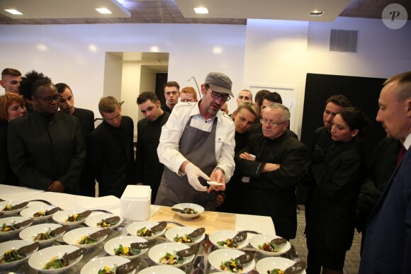 Exclusif - Le chef Paul Pairet à la 1ère édition des "Plumes d'Or du Vin et de la Gastronomie" au Pavillon Vendôme à Paris. Cette soirée récompensait, les meilleurs journalistes français et étrangers spécialisés dans le domaine du vin et de la gastronomie mais également une personnalité de renom étant très impliquée dans ces domaines. La soirée réunissait pas moins de 3 grands chefs étoilés (Anne-Sophie Pic, Arnaud Lallement et Sang Hoon Degeimbre) ainsi que le concours du chef Paul Pairet. Une première édition très épicurienne, placée sous les signes du talent et de l'élégance. Paris, le 19 mai 2016.